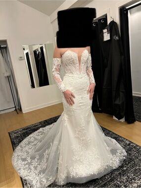 Off-Shoulder Lace Mermaid Wedding Dress in Ivory